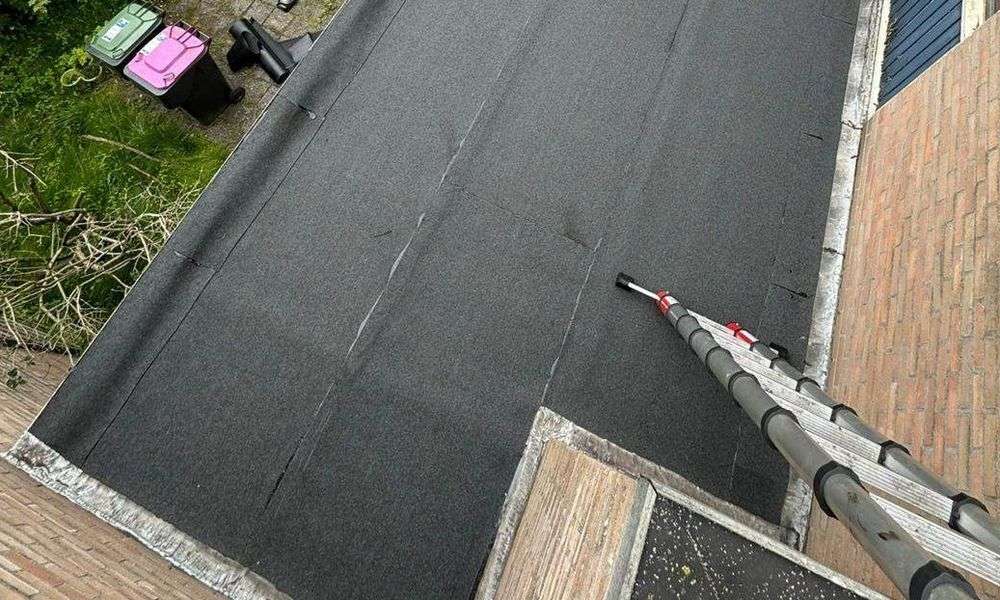 Plat dak geplaatst door dakdekker in Mierlo